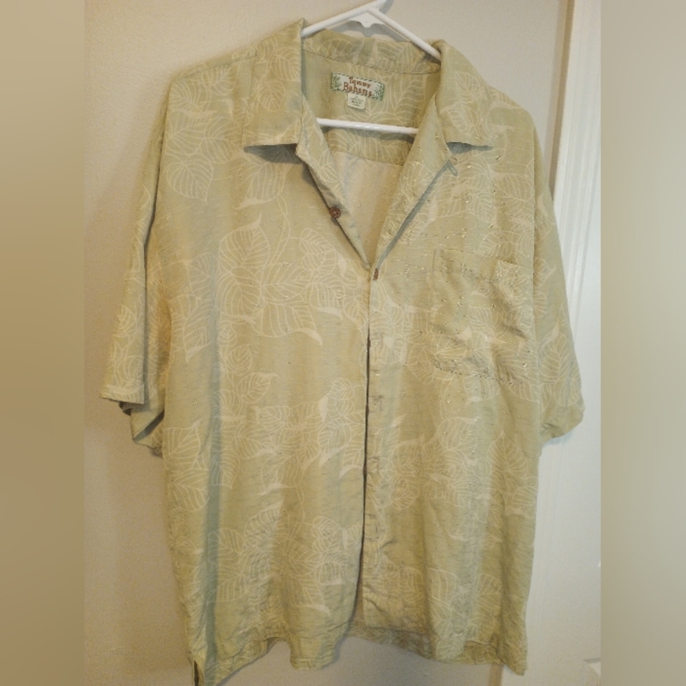 Vintage Tommy Bahama 100% silk men's short sleeve button down shirt